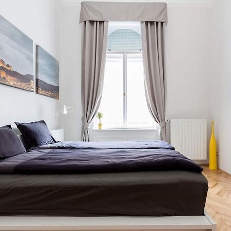 Bpr Sophisticated Astoria Suite With Balcony Budapest Exterior foto